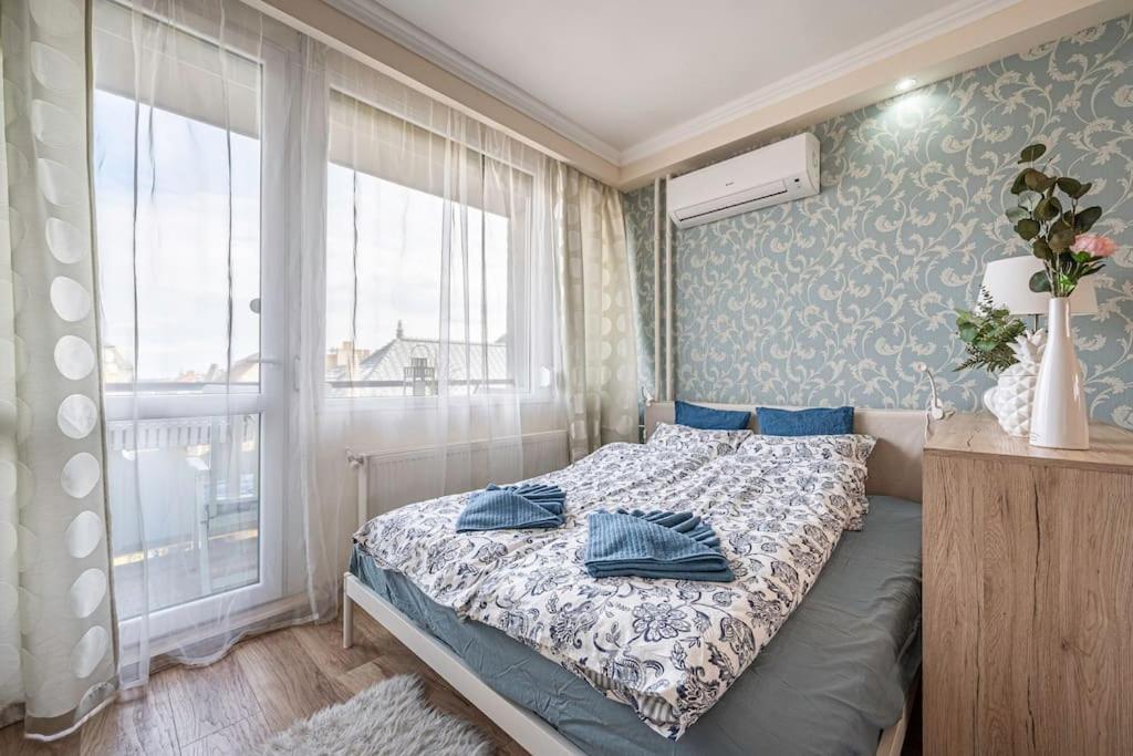 Liszt Ferenc Square Panorama Apt Budapest Exterior photo